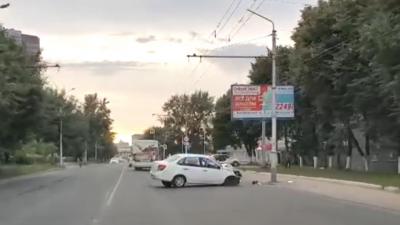 В Рязани на Касимовском шоссе легковушка врезалась в столб